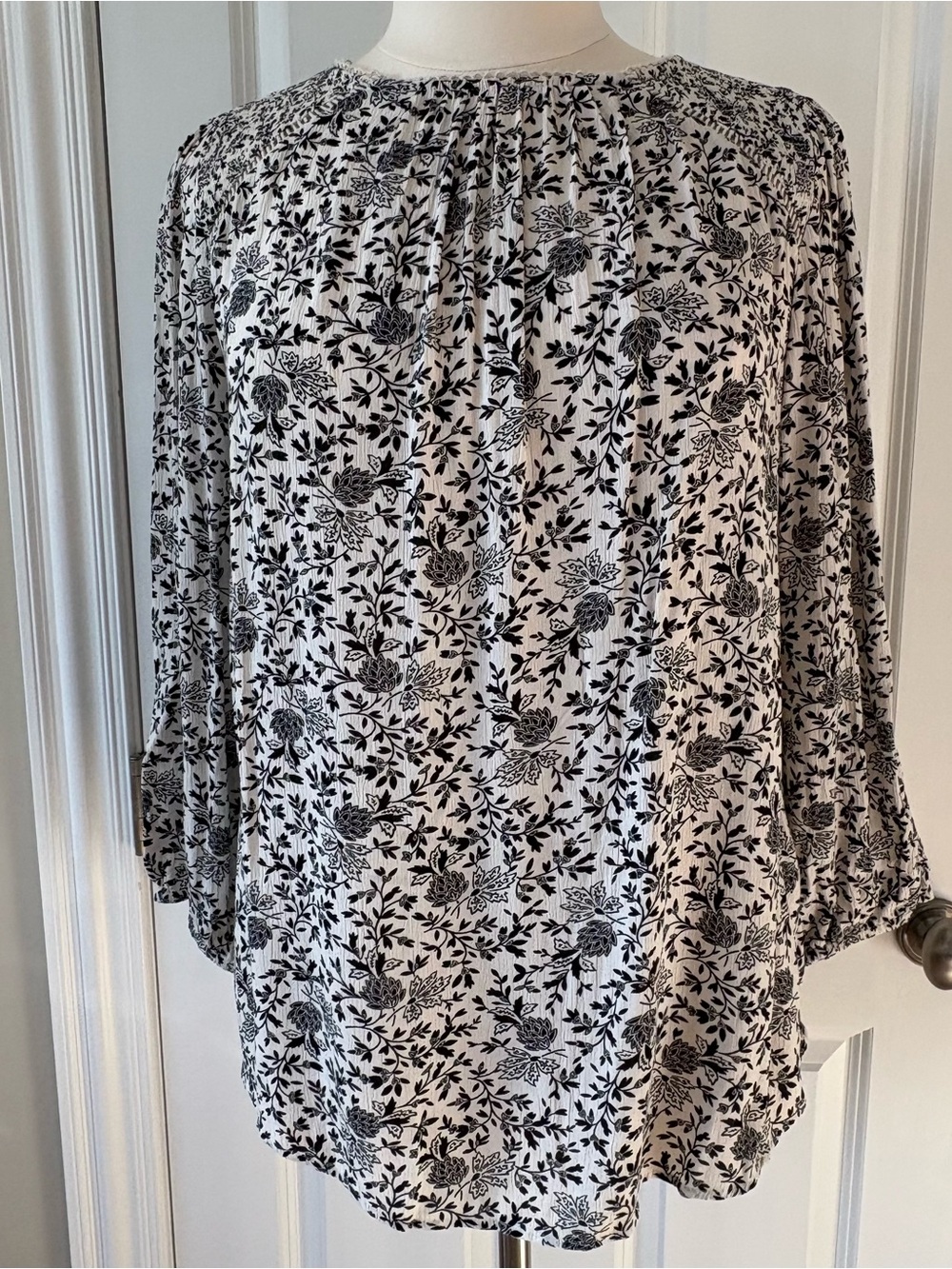 NWT LOFT Black & Off White Floral Long Sleeve Mixed Media Top, Smocked Yolk SZ L